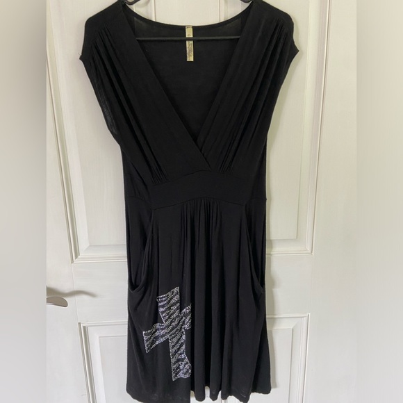 Black v neck tunic - Picture 1 of 3